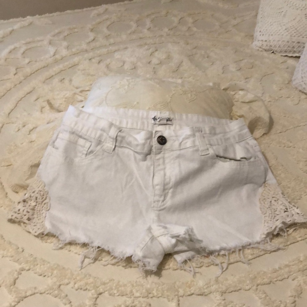 White denim shorts with design